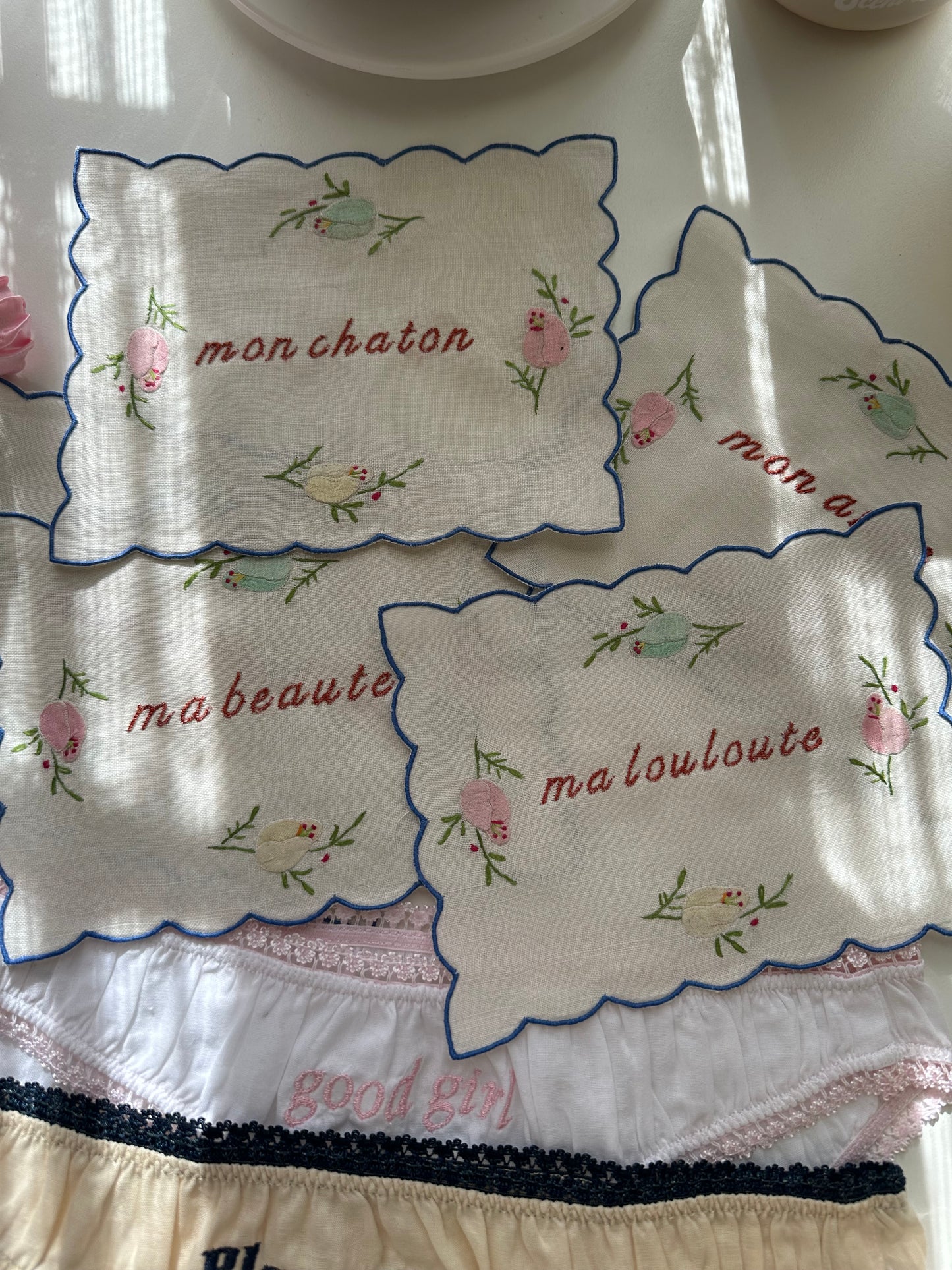 Vintage cocktail napkin set