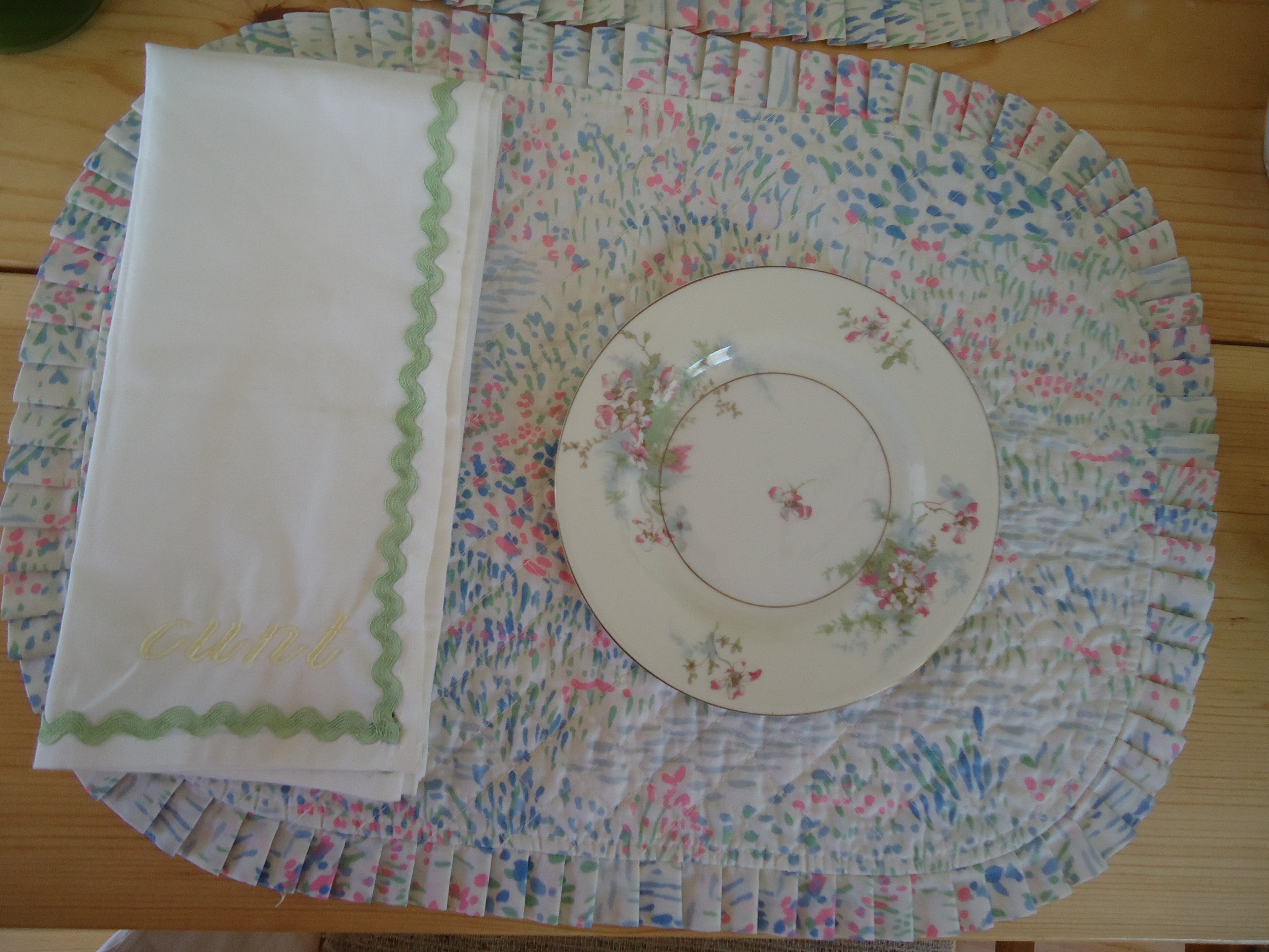 Customizable vintage cocktail napkin set