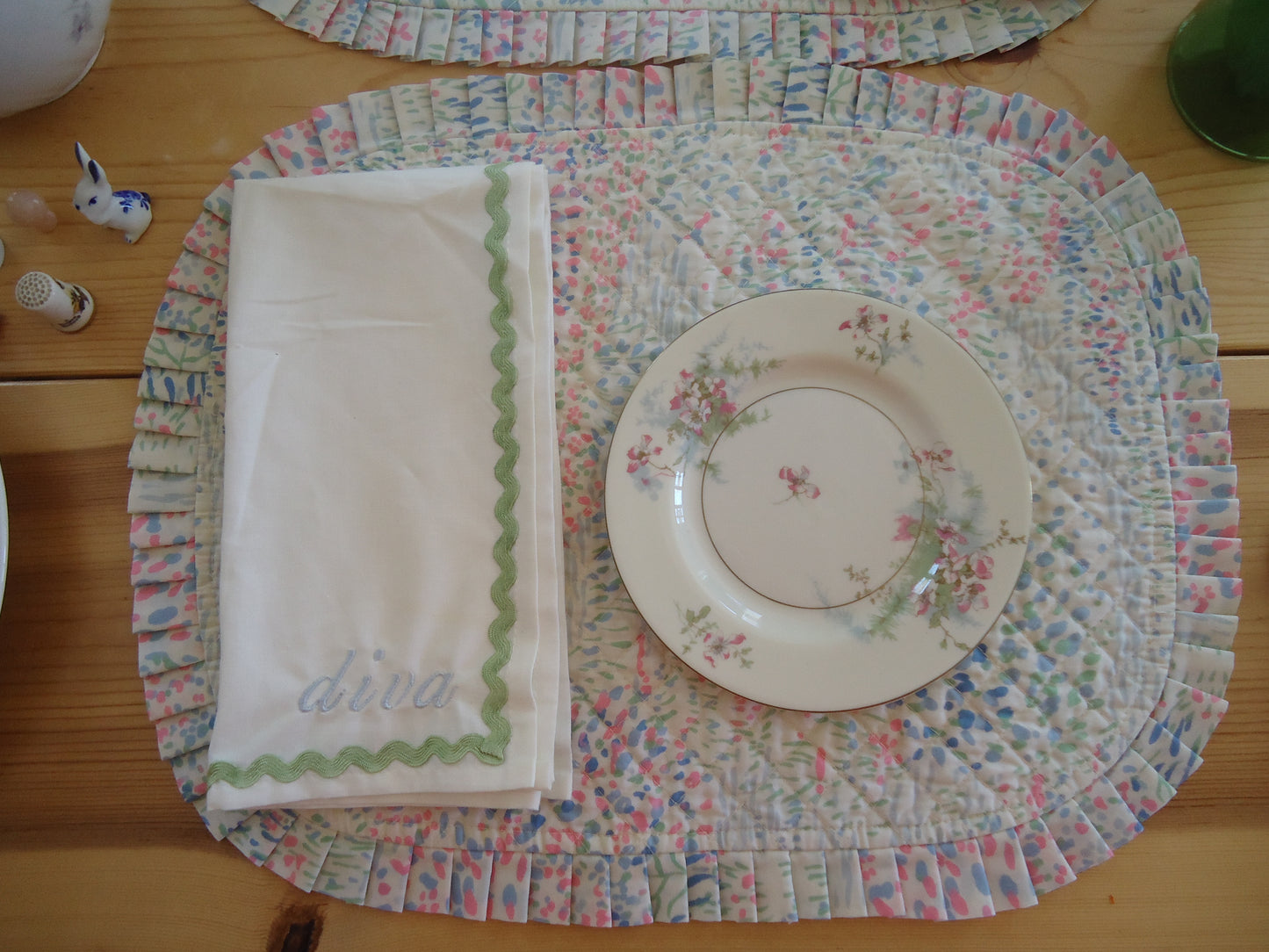 Customizable vintage cocktail napkin set