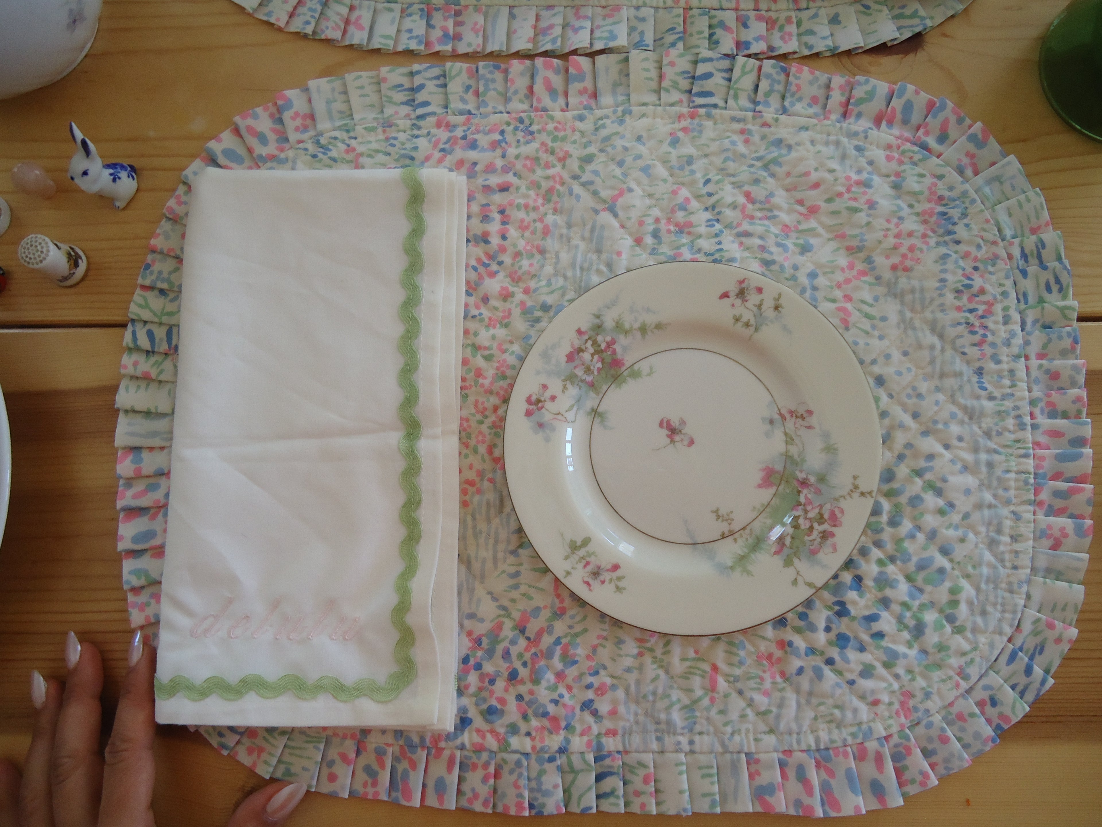 Customizable vintage cocktail napkin set