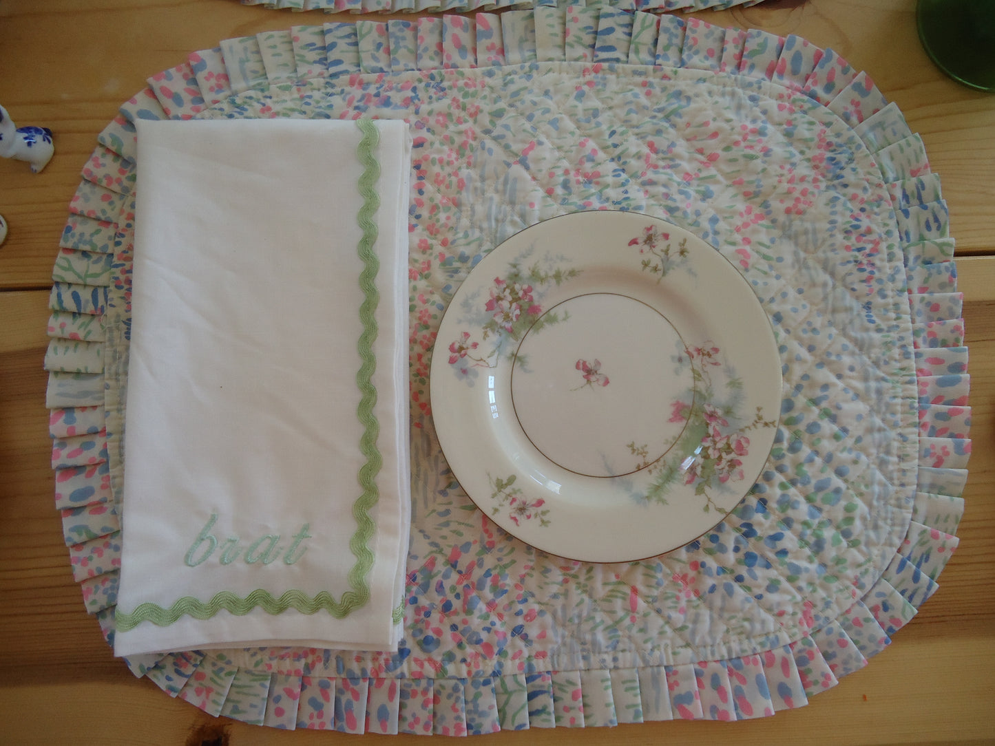 Customizable vintage cocktail napkin set