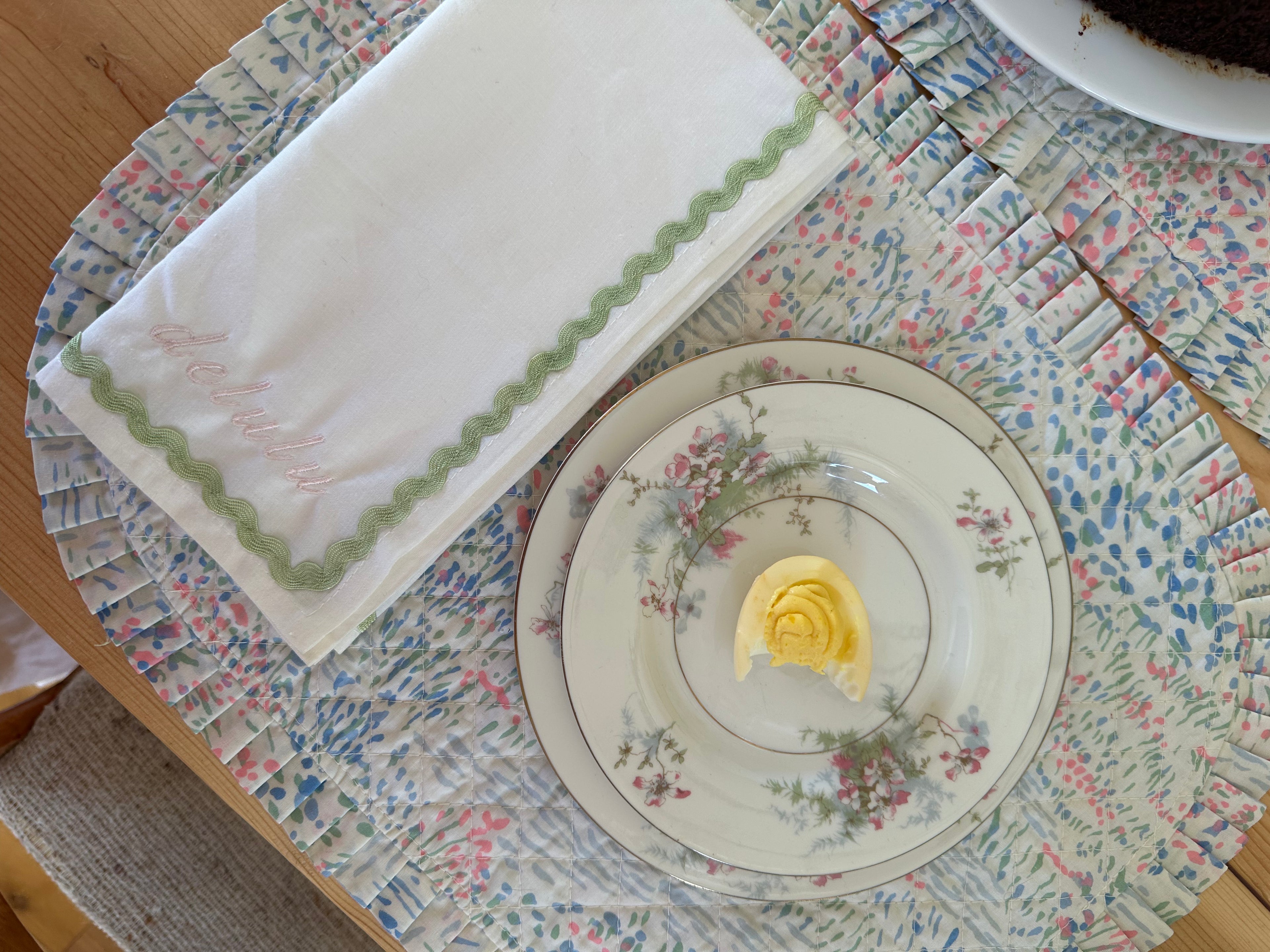 Customizable vintage cocktail napkin set