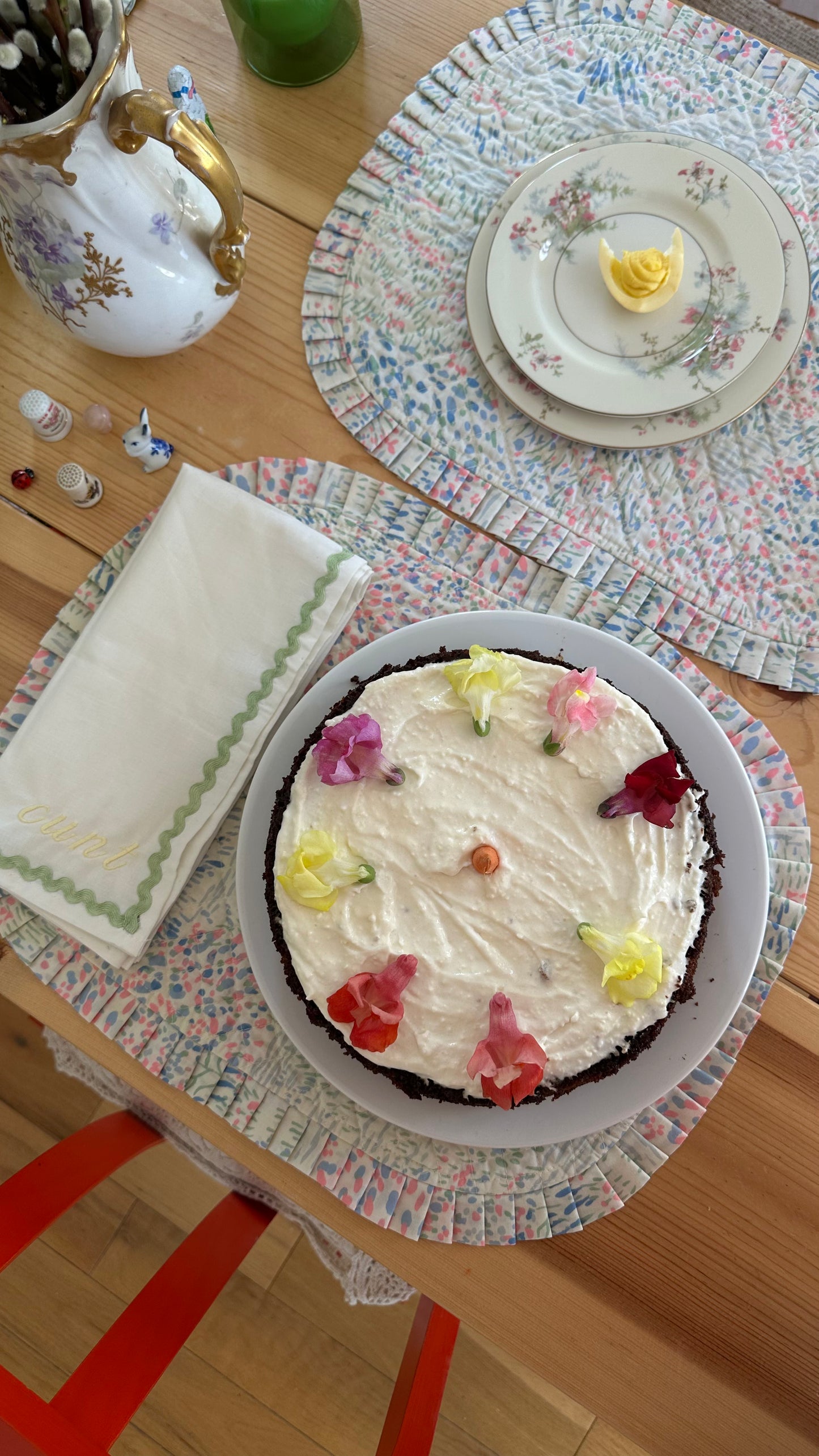 Customizable vintage cocktail napkin set