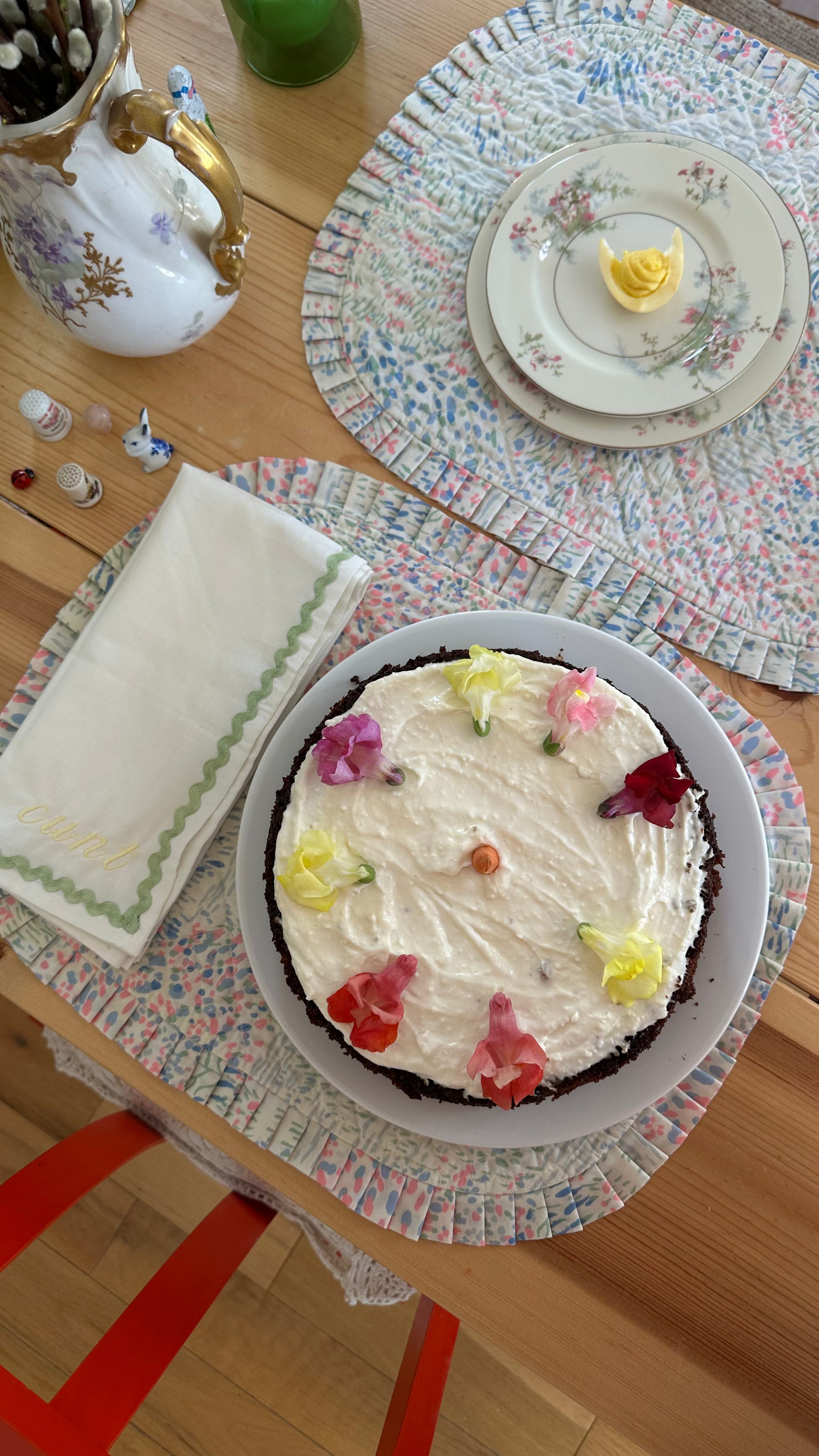 Customizable vintage cocktail napkin set